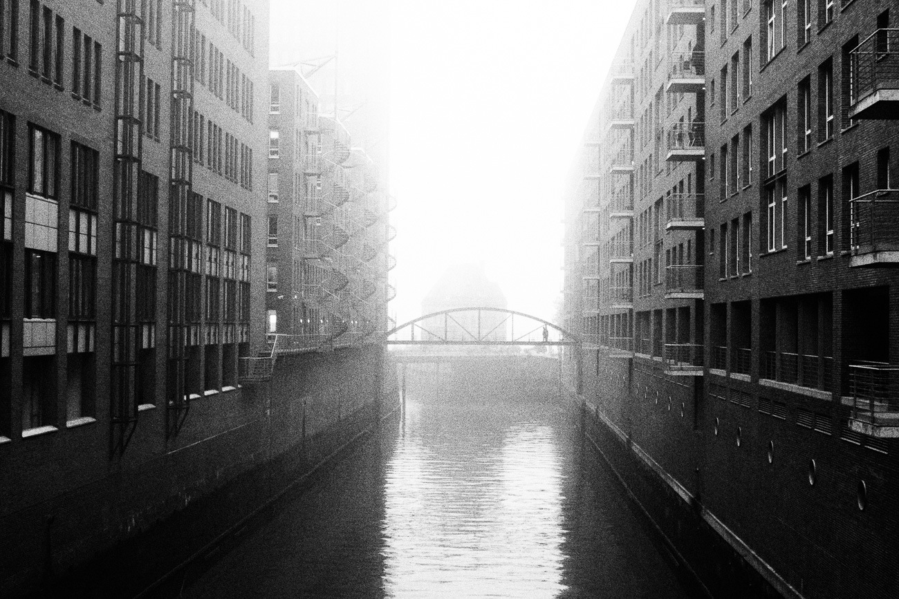 Hamburger Hafen im Nebel