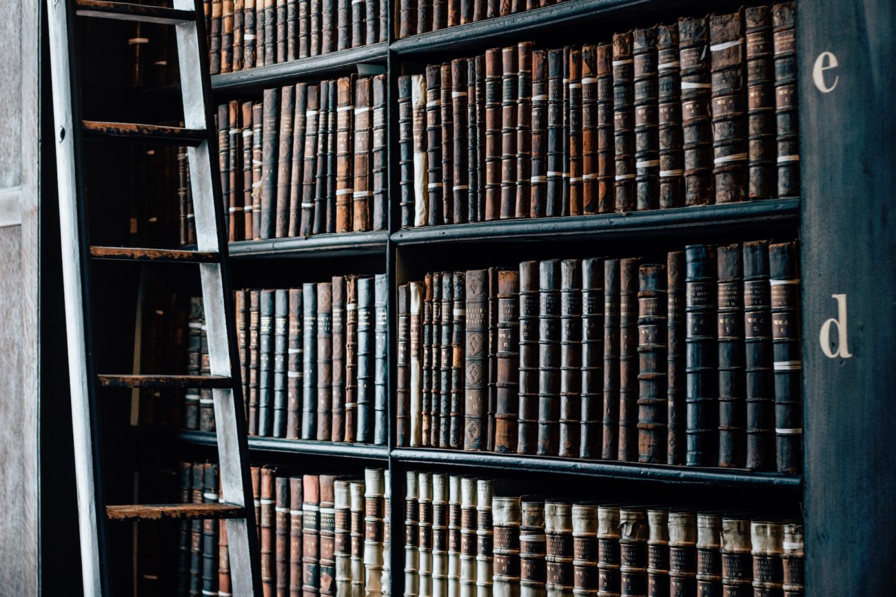 Bücherwand