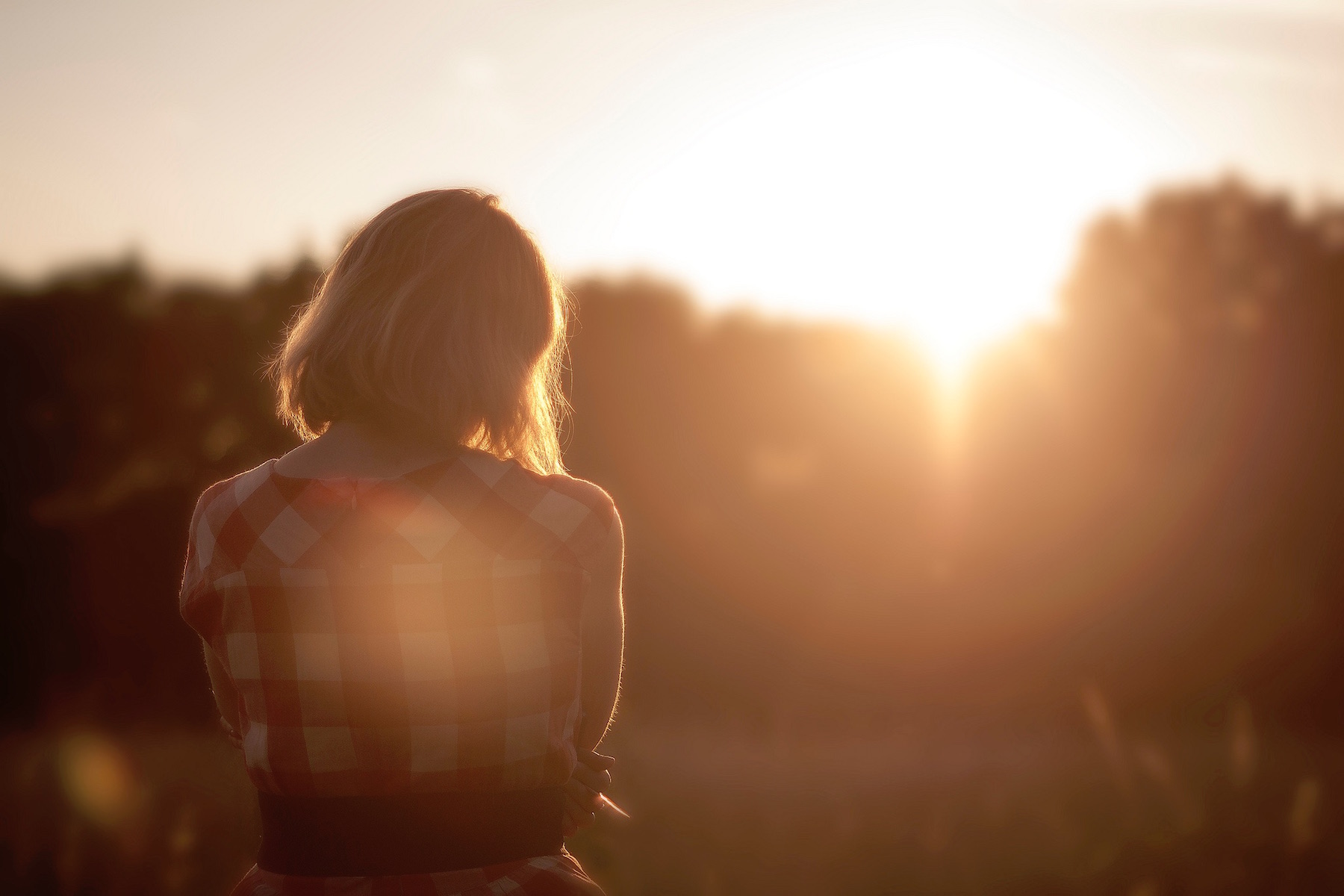 Frau im Sonnenschein